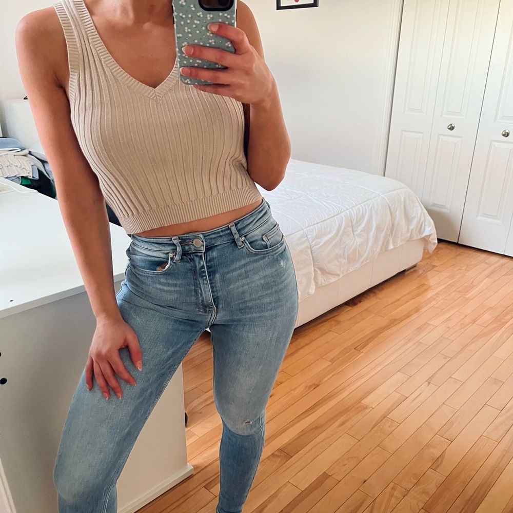 BEIGE/TAN SMALL CROP TOP